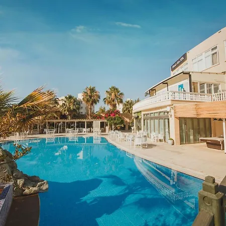 Luxury One Bedroom In Caesar & Spa, Long Beach Apartment Perivolia tou Trikomou